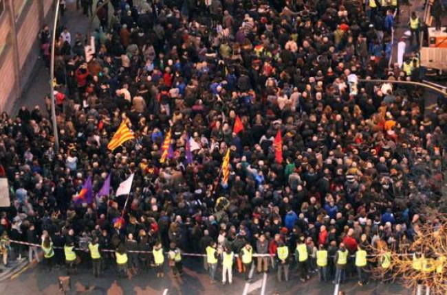 POR UN CAMBIO Para Euskadi Miles De Personas Reclaman En Bilbao El