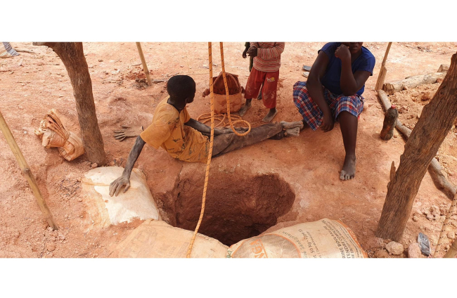 Los esclavos del oro: Termitas humanas de oro africano
