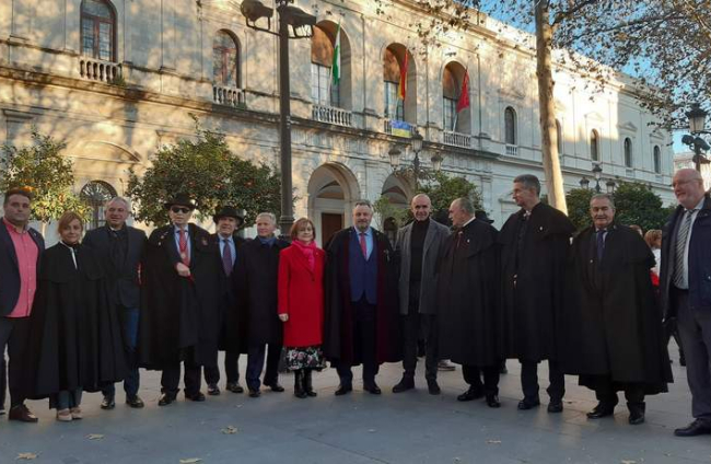 La comitiva leonesa, junto al alcalde de Sevilla. DIPUTACIÓN DE LEÓN