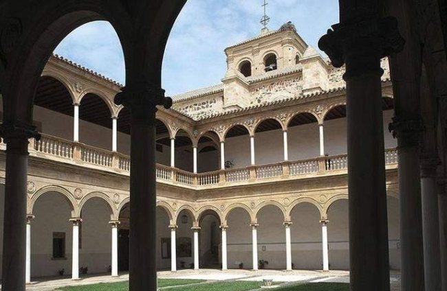Claustro del convento de la Asunción en Almagro. DL