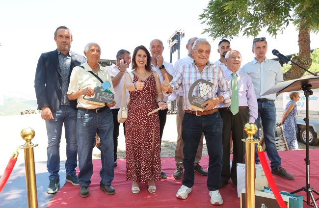 Foto de familia con Manolo Macías y José Luis Prada.