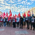 Concentración de los trabajadores de Adif en rechazo al cierre del Centro de Formación de León.