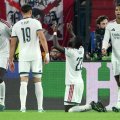 Los jugadores del Real Madrid celebran la remontada frente a la Roma en el Olímpico.