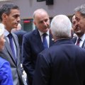 Pedro Sánchez con Ursula von der Leyen y otros líderes europeos ayer, en Bruselas.