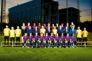 Jesús Rodicio en la foto oficial del Barça sub-14 junto a Laporta. El preparador físico de San Justo de la Vega aparece el segundo por la derecha.