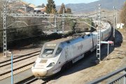 Imagen de archivo de un tren Alvia en Bembibre.