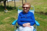 Gabriela Hidalgo, en el jardín de su casa en San Emiliano.