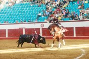 Diego Ventura argumentó la mejor faena en el quinto de la tarde. Sergio Galán.  Leonardo Hernández.