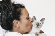 Leticia Sal con su gato