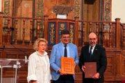 Han intercambiado regalos entre las instituciones.