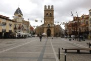 Talleres, degustaciones, música, carreras populares y otras actividades forman parte de la alubiada este año. Una edición, la 14, que además incorpora el primer concurso de recetas hechas con alubias. La Plaza Mayor de La Bañeza se llenará desde hoy y has