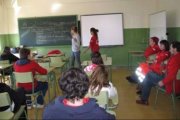 Los voluntarios de Cruz Roja, en el momento de impartir uno de los talleres