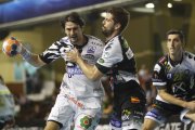 El argentino Vieyra, en un choque contra el Puente Genil. JESÚS F. SALVADORES