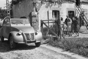 A mediados de los años treinta, Citroën revolucionaba la «automoción campesina»: 2CV… revolución al poder.