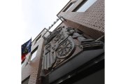 Acceso al Palacio de Justicia de Ponferrada. L. DE LA MATA