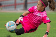 Alba Fuertes, que juega en el CD La Bañeza, ha sido convocada por la selección. DL