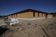 Las obras irán encaminadas a urbanizar el entorno del Centro Artesanal Maragato. RAMIRO