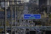 Tráfico intenso en la salida de Barcelona por la Diagonal a primera hora de la mañana, el pasado enero