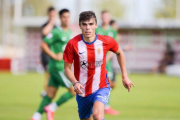 Pablo García con la elástica del Sporting de Gijón. SPORTING