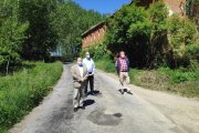 Rodríguez, Castañón y Nieto ayer en la carretera de Nistal a Astorga. A. R.