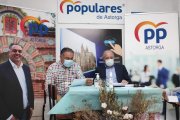 Nieto y Guzmán ayer durante la rueda de prensa. A. R.