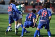 Busto, con el nueve a la espalda, logra el primer empate con este intencionado taconazo