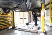 Imagen de parte de las instalaciones que Midas tiene en la avenida Reyes Leoneses número 6 de la capital.