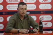Rueda de prensa de Raúl Llona, entrenador de la Cultural Leonesa. F. Otero Perandones.