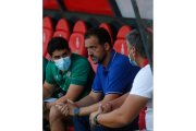 Ramón González con parte de su cuerpo técnico, en el duelo ante el Rayo Mahadahonda. FERNANDO OTERO