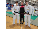 Marcos Porrero y Chesco González, con su entrenadora Sara Terán. DL