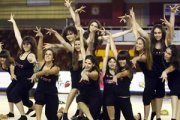 El Club Ritmo muestra que su gimnasia rítmica es perfecta.