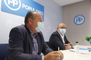 Alfonso Arias y Francisco Castañón ayer durante la rueda de prensa. RAMIRO