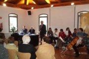 José Manuel Fernández, en el centro, en un momento de homenaje recibido en Sabero