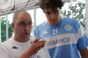 Dani Gordo, entrenador del Ademar, durante un entrenamiento en Villacelama. FERNANDO OTERO