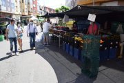 Imagen de archivo de la apertura del mercado de La Bañeza tras el desconfinamiento. A. R.