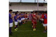 Los jugadores morados homenajearon a sus rivales. FERNANDO OTERO