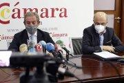 El presidente de la Cámara, Javier Vega, y José Luis Placer, durante la presentación. MARCIANO PÉREZ
