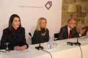 Rosa Yagüe, Rosa María Juárez y Ernesto Lejeune presentaron ayer la nueva fundación