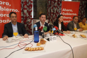 El líder provincial del PSOE, ayer, presentando la campaña. RAMIRO
