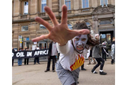 Protestas con disfraces de zombis y bailes al ritmo de la canción de Michael Jackson. ROBERT PERRY
