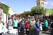 El numeroso público disfrutó de la tradicional feria del Pilar de la villa de Boñar. CAMPOS