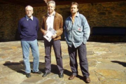 Luis Mateo Díez, el concejal de Cultura, Celestino Pérez, y el escritor Tomás Val