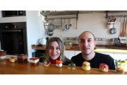 Mar y Toño forman el tándem Willy Wonka, una nueva propuesta que permite convertir tu casa en un restaurante de lujo y sin horarios. norberto