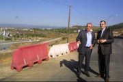 Juan Elicio Fierro y Luis Antonio Moreno, ayer en el acceso a los campos de Santas Martas.