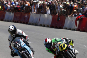 Un momento de carrera de una de las ediciones del GP de Velocidad de La Bañeza. FERNANDO OTERO