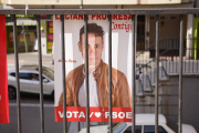 Imagen de un cartel electoral del candidato del PSOE a la Alcaldía de Villablino, Mario Rivas. J. NOTARIO