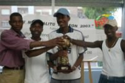 Kofi, Adelino, Jean- Placide y Mono con el trofeo cedido por el Ayuntamiento de León