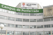 Imagen de archivo de la fachada del edificio central del Campus de Ponferrada.