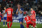 Un momento del encuentro del SD Ponferradina al CD Lugo, disputado en el estadio de El Toralin en Ponferrada.