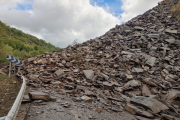 La montaña se ha desplomado por completo sobre la carretera CL-631 en Páramo del Sil.